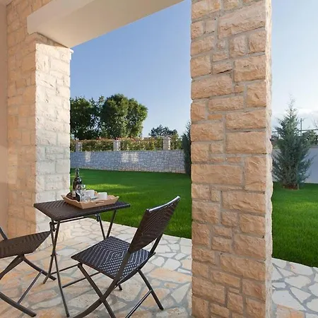 Villa Nikola *