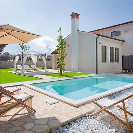 Vila Nikola *